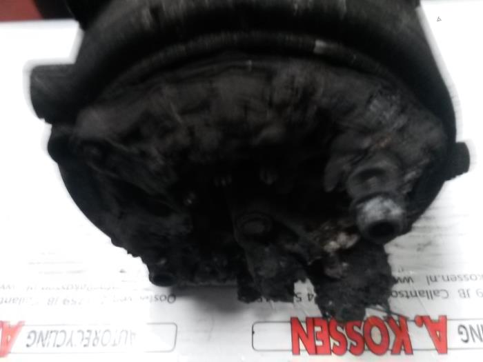Gebruikte Dynamo Mercedes C (W203) 2.7 C-270 CDI 20V Prijs op aanvraag aangeboden door N Kossen Autorecycling BV