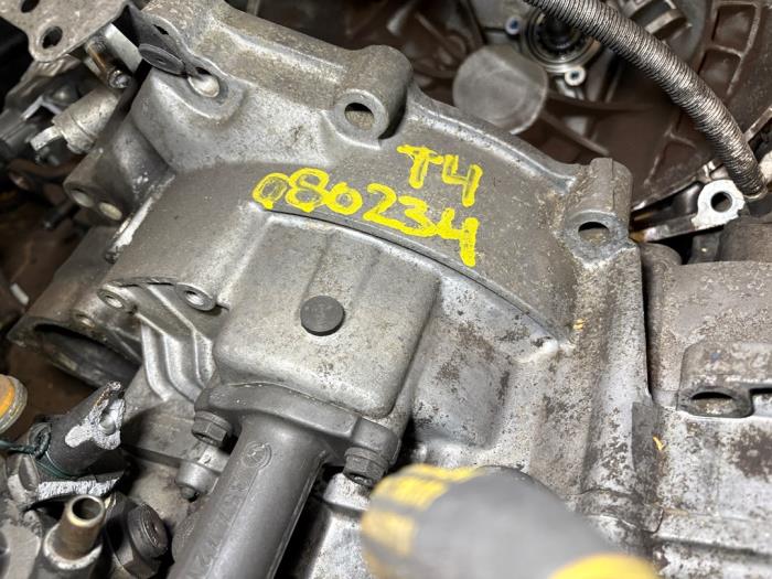 Gebruikte Versnellingsbak Volkswagen Transporter/Caravelle T4 1.9 D,Caravelle Prijs op aanvraag aangeboden door N Kossen Autorecycling BV