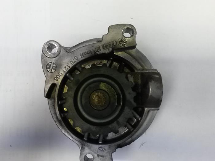 Gebruikte Waterpomp Volkswagen Crafter 2.5 TDI 30/32/35/46/50 Prijs op aanvraag aangeboden door N Kossen Autorecycling BV