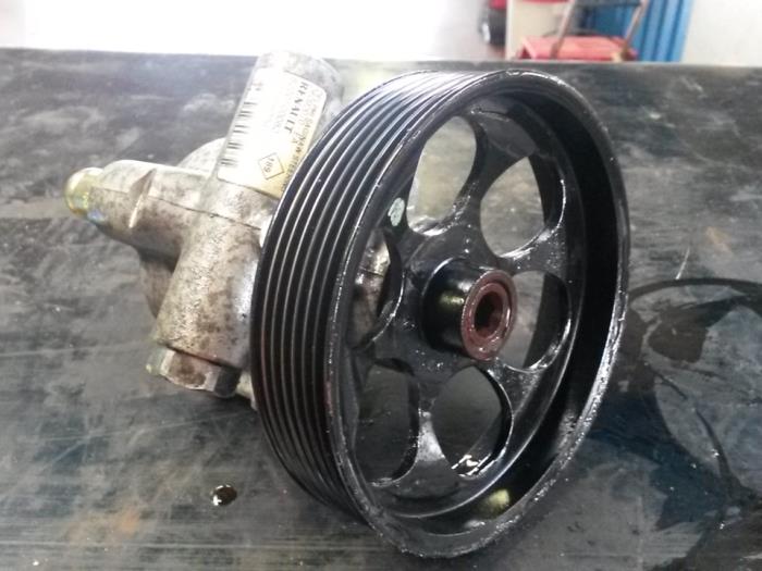Gebruikte Pomp Servo Renault Laguna II Grandtour (KG) 1.9 dCi 120 Prijs op aanvraag aangeboden door N Kossen Autorecycling BV