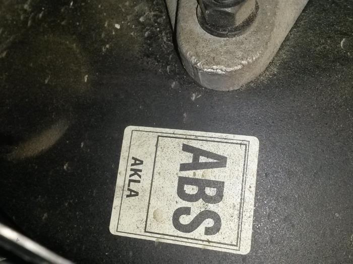 Gebruikte Rembol Ssang Yong Rexton 2.7 Xdi RX/RJ 270 16V Prijs op aanvraag aangeboden door N Kossen Autorecycling BV
