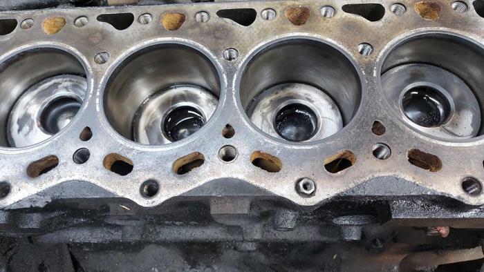 Gebruikte Zuiger Renault Messenger Prijs op aanvraag aangeboden door N Kossen Autorecycling BV