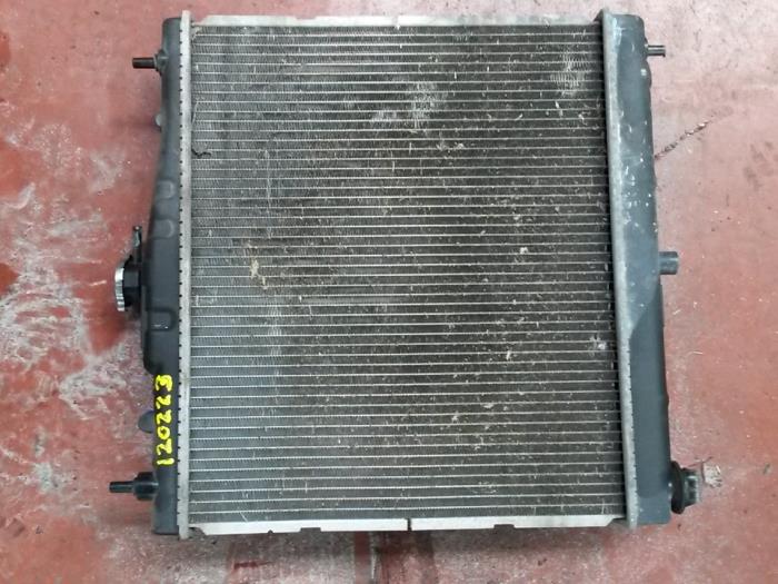 Radiateur van een Nissan Micra (K12) 1.4 16V 2007