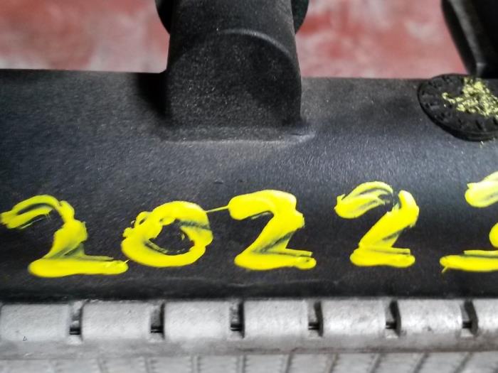 Radiateur van een Nissan Micra (K12) 1.4 16V 2007