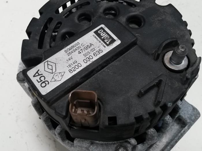 Dynamo van een Renault Scénic I (JA) 1.8 16V 2002