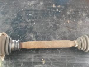 Gebruikte Aandrijfas links-voor Renault Scénic I (JA) 1.8 16V Prijs op aanvraag aangeboden door N Kossen Autorecycling BV