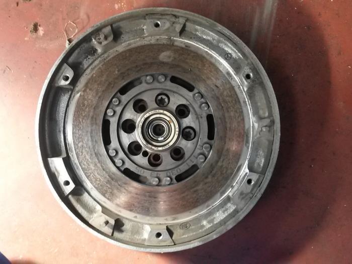 Gebruikte Dubbele massa vliegwiel Mercedes C (W202) 1.8 C-180 16V Prijs op aanvraag aangeboden door N Kossen Autorecycling BV