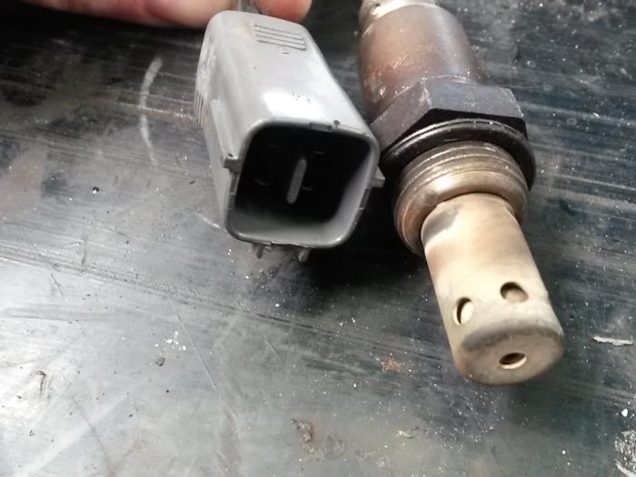 Lambda Sonde van een Mazda RX-8 (SE17) 1.3 Renesis 2003