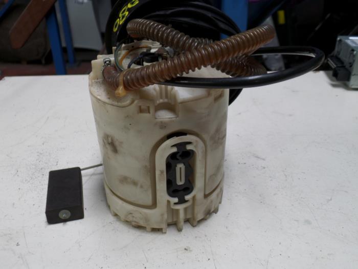 Gebruikte Benzinepomp Volkswagen Polo III (6N1) 1.3i 55 Prijs op aanvraag aangeboden door N Kossen Autorecycling BV