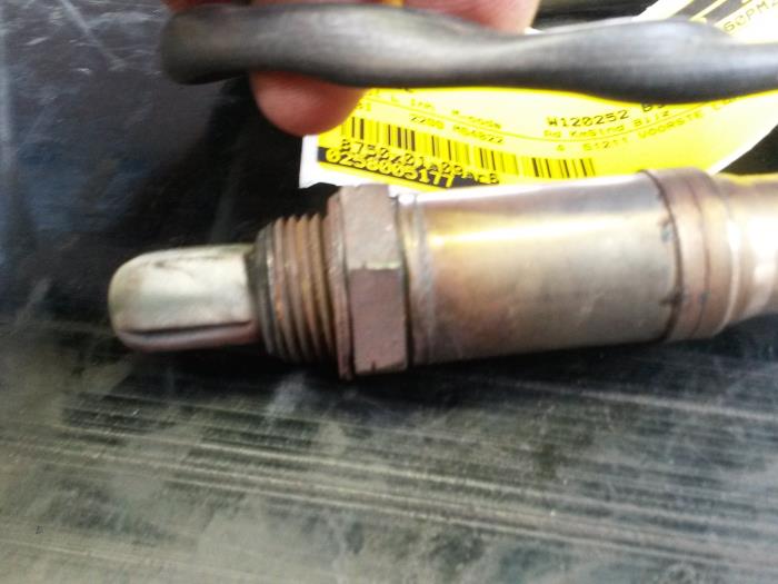 Lambda Sonde van een BMW 3 serie (E46/2) 320 Ci 24V 2004