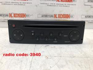 Gebruikte Radio CD Speler Nissan Interstar (X70) 2.5 dCi 16V 100 Prijs op aanvraag aangeboden door N Kossen Autorecycling BV