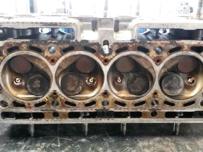 Gebruikte Cilinderkop Renault Clio (B/C57/357/557/577) 1.2 Eco Kat. Prijs op aanvraag aangeboden door N Kossen Autorecycling BV
