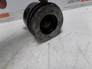 Gebruikte Zuiger Hyundai H-1/H-200 2.5 CRDi Powervan Prijs op aanvraag aangeboden door N Kossen Autorecycling BV