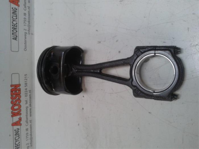 Gebruikte Drijfstang Opel Tigra Prijs op aanvraag aangeboden door N Kossen Autorecycling BV