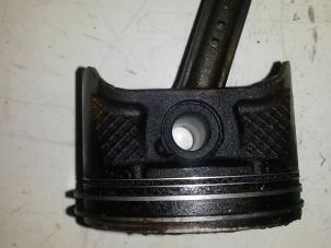 Gebruikte Zuiger Nissan Primera (P12) 1.8 16V Prijs op aanvraag aangeboden door N Kossen Autorecycling BV