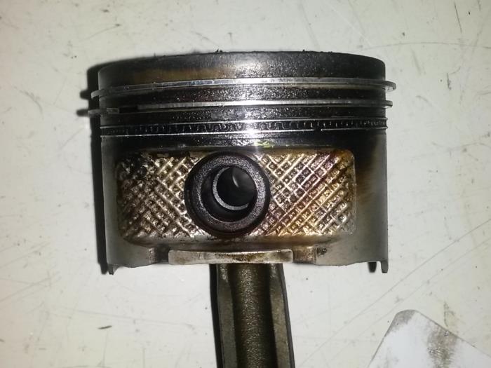 Gebruikte Zuiger Daihatsu Cuore (L251/271/276) 1.0 12V Prijs op aanvraag aangeboden door N Kossen Autorecycling BV