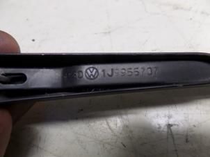 Gebruikte Ruitenwisserarm achter Volkswagen Golf IV Variant (1J5) 1.9 SDI Prijs op aanvraag aangeboden door N Kossen Autorecycling BV
