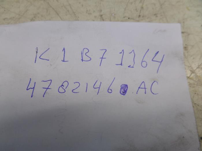 Gebruikte Pomp Servo Chrysler 300 M 3.5 V6 24V Prijs op aanvraag aangeboden door N Kossen Autorecycling BV