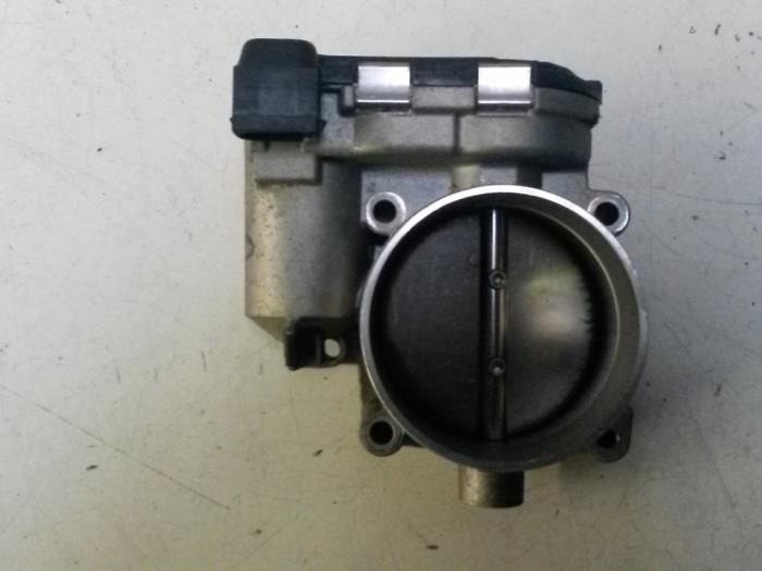 Gebruikte Gasklephuis Porsche 911 (996) 3.6 Carrera 4 24V Prijs € 300,00 Margeregeling aangeboden door N Kossen Autorecycling BV