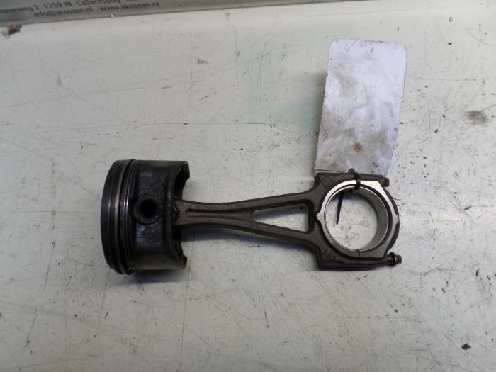 Gebruikte Zuiger Opel Corsa C (F08/68) 1.2 16V Prijs op aanvraag aangeboden door N Kossen Autorecycling BV