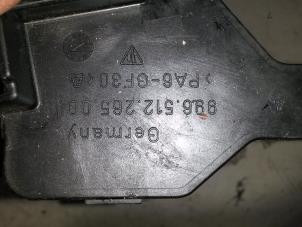 Gebruikte Motor Centrale Deurvergrendeling Porsche 911 (996) 3.6 Carrera 4 24V Prijs € 70,00 Margeregeling aangeboden door N Kossen Autorecycling BV