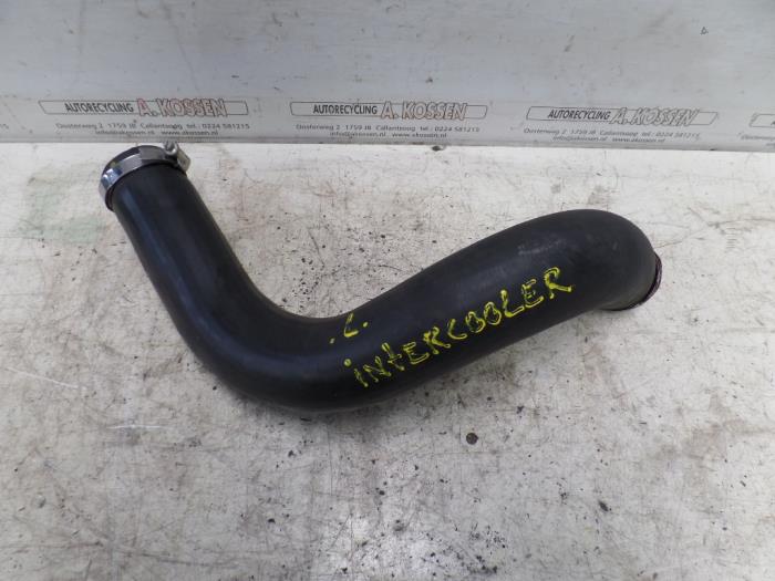 Gebruikte Intercooler Slang Nissan Navara (D40) 2.5 dCi 16V 4x4 Prijs op aanvraag aangeboden door N Kossen Autorecycling BV