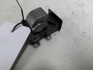 Gebruikte Elektrisch Raam Schakelaar Honda Civic (EP/EU) 1.6 16V VTEC Prijs op aanvraag aangeboden door N Kossen Autorecycling BV