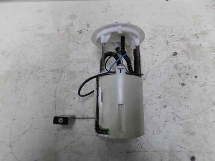 Gebruikte Tank element Pomp Mercedes Vito (639.7) 2.2 109 CDI 16V Prijs op aanvraag aangeboden door N Kossen Autorecycling BV