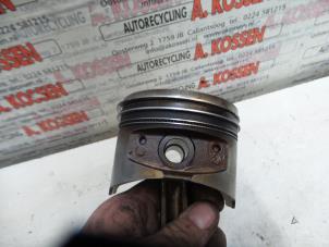 Gebruikte Zuiger Kia Sorento I (JC) 2.4 16V Prijs op aanvraag aangeboden door N Kossen Autorecycling BV