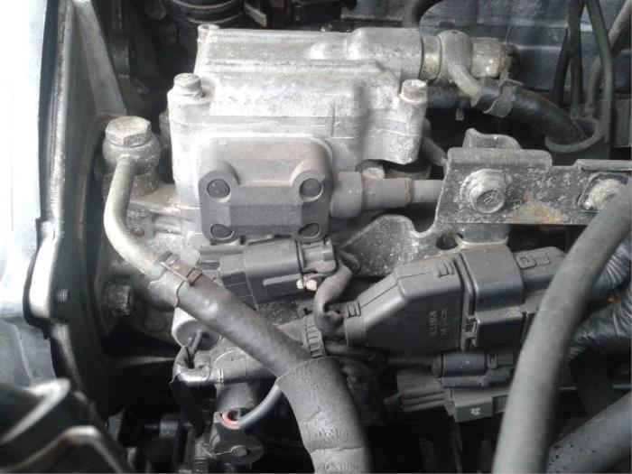 Gebruikte Dieselpomp Hyundai Terracan 2.5 TCi Prijs op aanvraag aangeboden door N Kossen Autorecycling BV