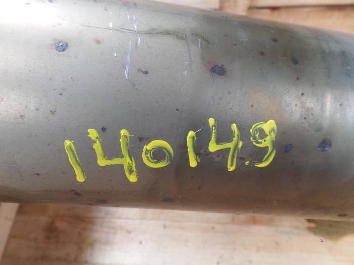 Uitlaat Middendemper van een Nissan Primera (P12) 1.8 16V 2003