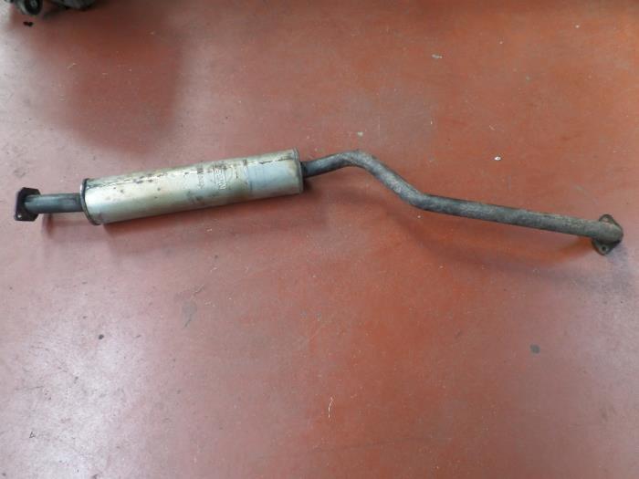 Uitlaat Middendemper van een Nissan Primera (P12) 1.8 16V 2003