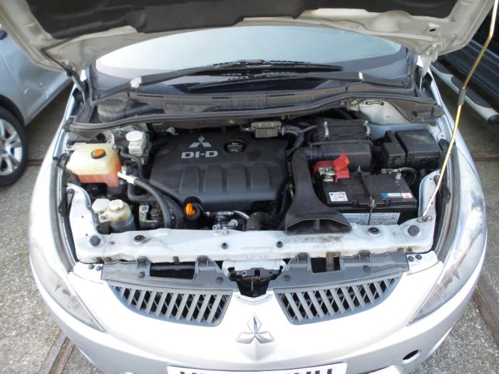 Gebruikte Steekas rechts-voor Mitsubishi Grandis (NA) 2.0 DI-D 16V Prijs op aanvraag aangeboden door N Kossen Autorecycling BV