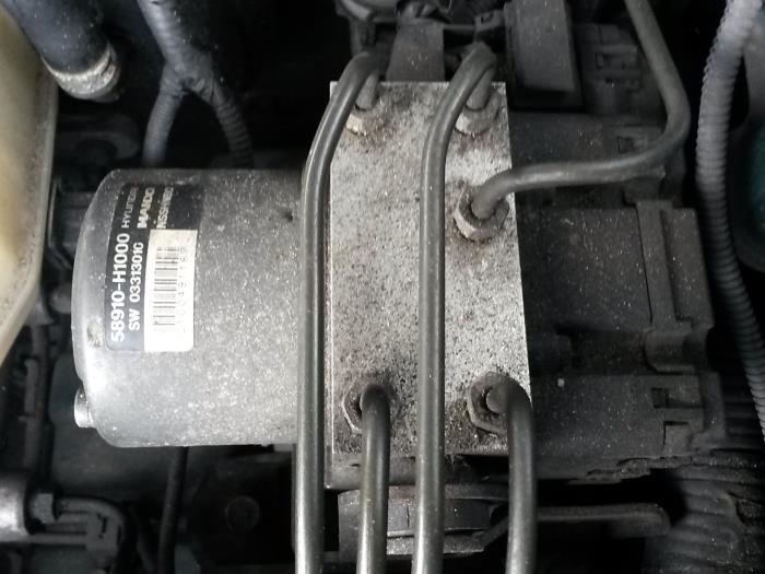 Gebruikte ABS Pomp Hyundai Terracan 2.5 TCi Prijs op aanvraag aangeboden door N Kossen Autorecycling BV