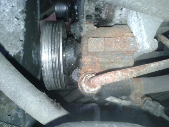 Gebruikte Pomp Servo Renault Espace (JE) 2.0i 16V Prijs op aanvraag aangeboden door N Kossen Autorecycling BV