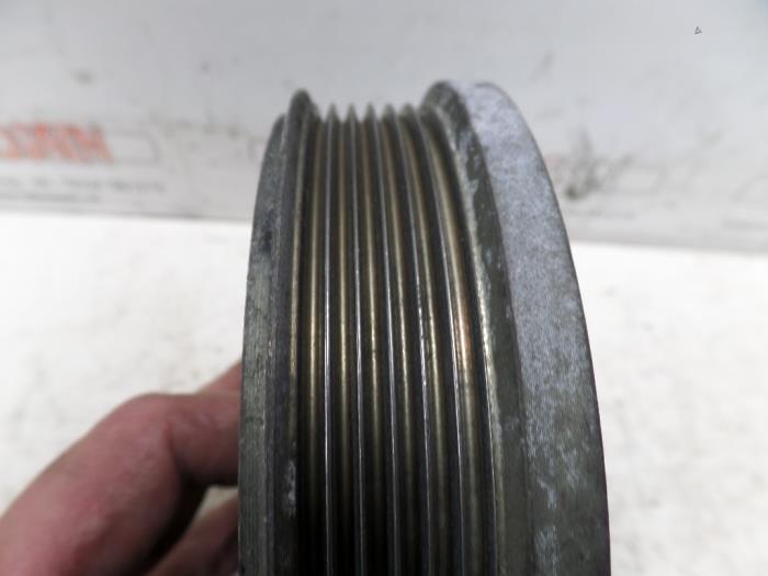 Krukas Poelie van een Alfa Romeo 147 (937) 1.6 HP Twin Spark 16V 2001