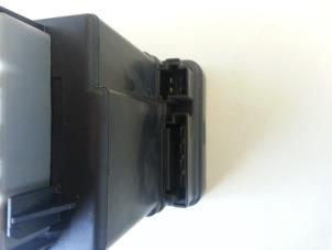 Gebruikte Deurvergrendeling Vacuumpomp Elektrisch Mercedes C (W202) 2.2 C-200 CDI 16V Prijs op aanvraag aangeboden door N Kossen Autorecycling BV