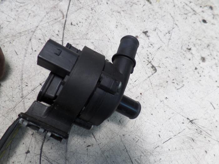 Gebruikte Waterpomp Opel Movano 2.3 CDTi 16V RWD Prijs op aanvraag aangeboden door N Kossen Autorecycling BV