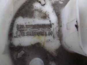 Gebruikte Benzinepomp Volkswagen Golf IV (1J1) 1.4 16V Prijs op aanvraag aangeboden door N Kossen Autorecycling BV