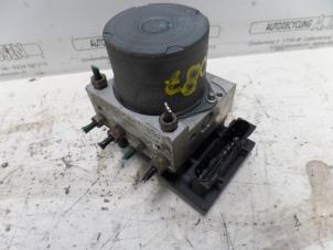 Gebruikte ABS Pomp Renault Megane II (BM/CM) 1.5 dCi 80 Prijs op aanvraag aangeboden door N Kossen Autorecycling BV