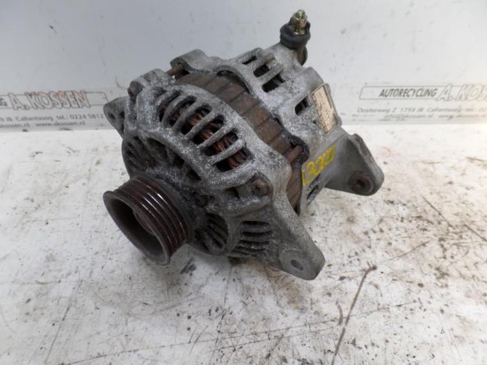 Gebruikte Dynamo Subaru Legacy Wagon (BG) 2.0i LX 16V Prijs op aanvraag aangeboden door N Kossen Autorecycling BV