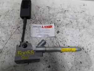 Gebruikte Veiligheidsgordel Insteek rechts-voor Ford Transit 2.2 TDCi 16V Prijs op aanvraag aangeboden door N Kossen Autorecycling BV