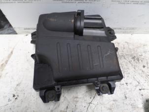 Gebruikte Luchtfilterhuis Opel Vivaro 2.5 CDTI 16V Prijs op aanvraag aangeboden door N Kossen Autorecycling BV