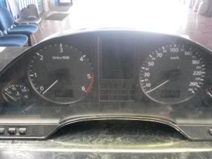 Gebruikte Instrumentenpaneel Audi A8 (D2) 2.5 TDI V6 24V Prijs op aanvraag aangeboden door N Kossen Autorecycling BV