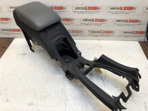 Gebruikte Armleuning Saab 9-3 II Sport Sedan (YS3F) 1.9 TiD 16V Prijs op aanvraag aangeboden door N Kossen Autorecycling BV