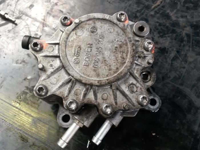 Gebruikte Dieselpomp Volkswagen Touran Prijs op aanvraag aangeboden door N Kossen Autorecycling BV