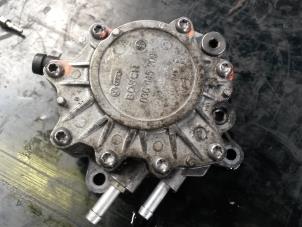 Gebruikte Dieselpomp Volkswagen Touran Prijs op aanvraag aangeboden door N Kossen Autorecycling BV