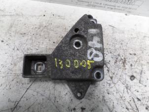 Gebruikte Motorsteun Renault Kangoo Prijs op aanvraag aangeboden door N Kossen Autorecycling BV