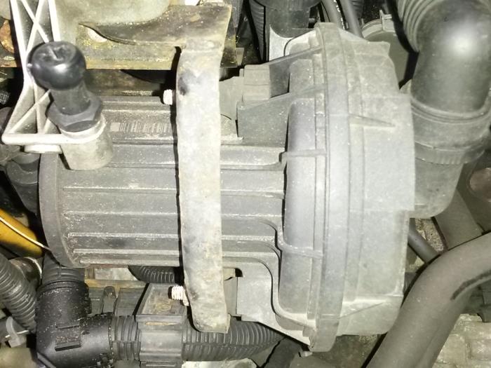 Gebruikte Luchtpomp Uitlaatgas Volkswagen Golf IV (1J1) 2.0 Prijs op aanvraag aangeboden door N Kossen Autorecycling BV