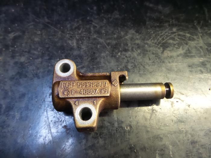 Gebruikte Kettinggeleider Opel Corsa C (F08/68) 1.2 16V Twin Port Prijs op aanvraag aangeboden door N Kossen Autorecycling BV